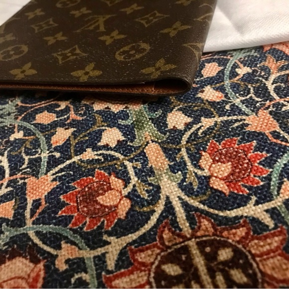 Louis Vuitton Agenda - Picture 8 of 13